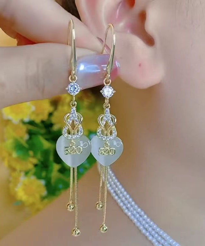 Pendientes modernos de plata de ley dorada con incrustaciones de gemas y circonitas con borlas de amor