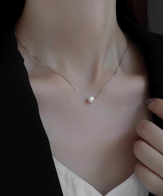 Collar moderno de perlas doradas en plata de ley