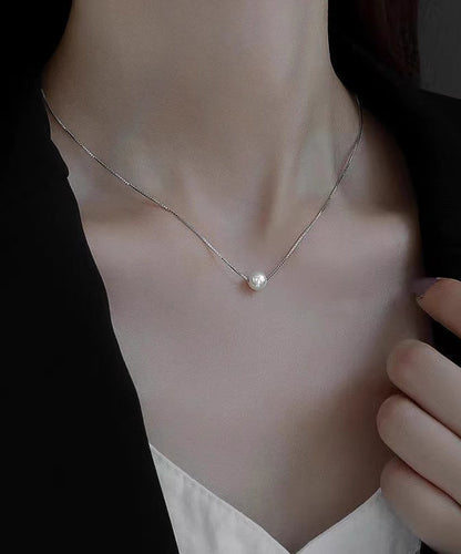 Collar moderno de perlas doradas en plata de ley