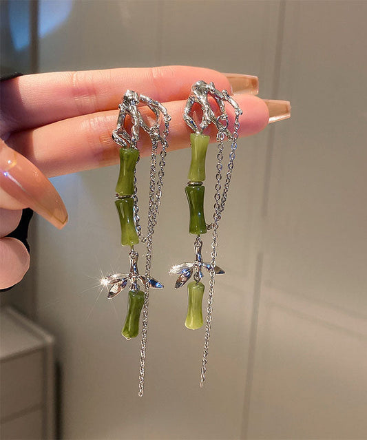 Moderne grüne Ohrringe mit Quaste aus Acryl und Bambus