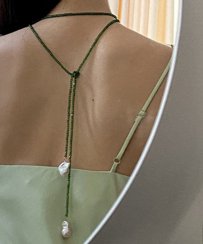 Collar moderno con colgante de suéter con cuentas de cristal y perla verde