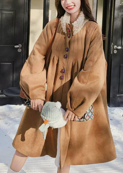 Moderne khakifarbene Oversize-Winterjacke mit Patchwork-Fleecefutter