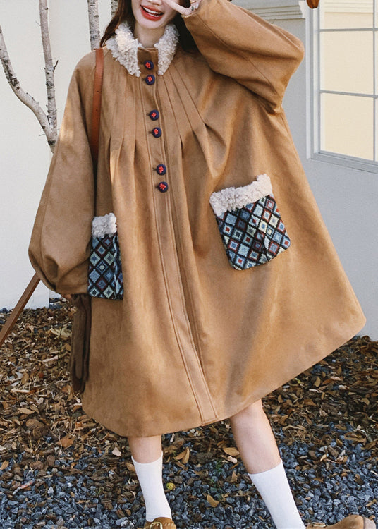 Moderne khakifarbene Oversize-Winterjacke mit Patchwork-Fleecefutter