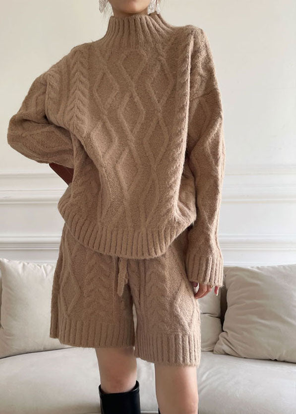 Modernes Khaki Rollkragen-Zopfmuster-Zweiteiler-Set für den Winter