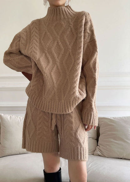 Modernes Khaki Rollkragen-Zopfmuster-Zweiteiler-Set für den Winter