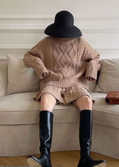 Modernes Khaki Rollkragen-Zopfmuster-Zweiteiler-Set für den Winter