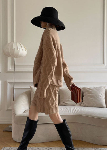 Modernes Khaki Rollkragen-Zopfmuster-Zweiteiler-Set für den Winter