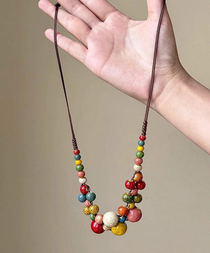 Collar con colgante ajustable de cuentas de cerámica con tejido moderno en azul lago