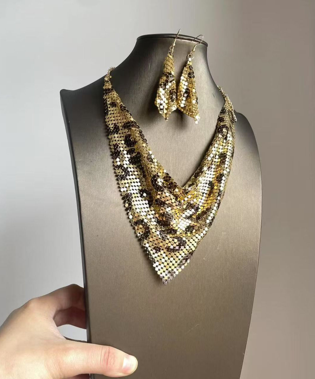 Modern Leopard Stainless Steel Triangular Bandage Pendant Necklace Two-Piece Set