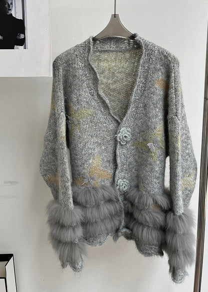 Moderne hellgraue Strickjacke mit V-Ausschnitt, Fellmuster und Blumenmuster aus Baumwolle, Frühlingsform