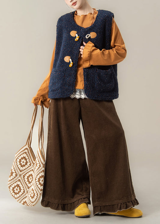 Modernes marineblaues Outfit mit Weste, orangefarbenem T-Shirt und Hose (3-teilig) für den Winter