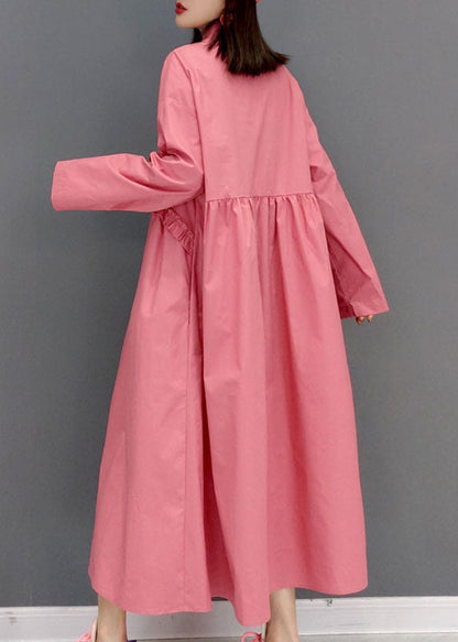 Modernes rosa Hemdkleid mit Peter-Pan-Kragen und langen Ärmeln