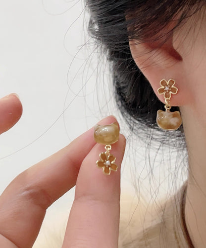 Pendientes modernos de resina roja con diseño floral de gato