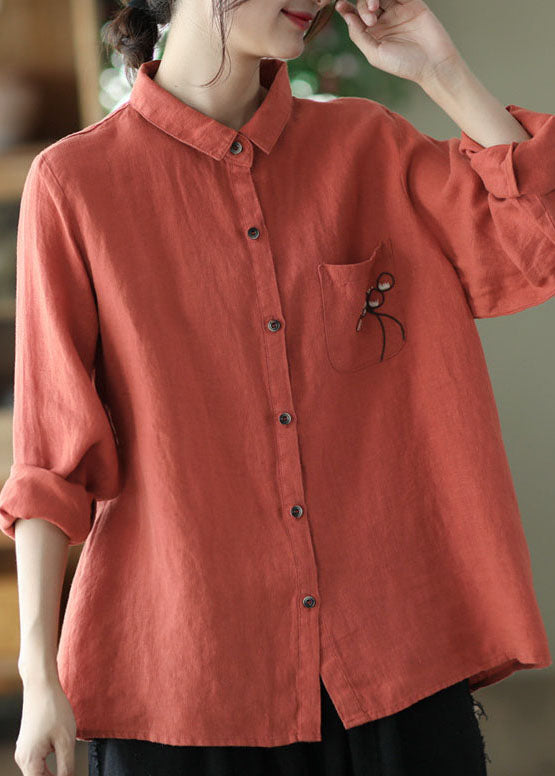Camisa moderna de lino con patchwork y botones bordados en rojo para primavera