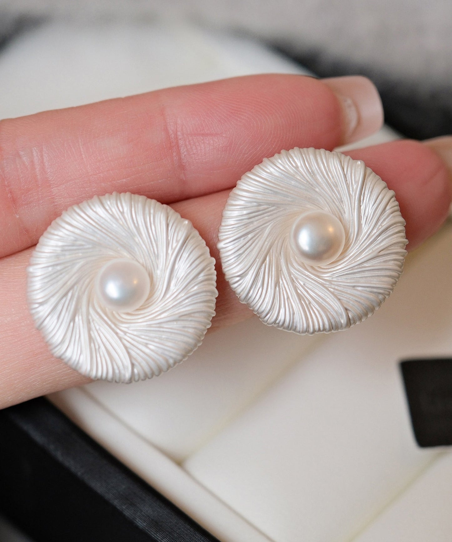 Modern Silk Alloy Pearl Stud Earrings