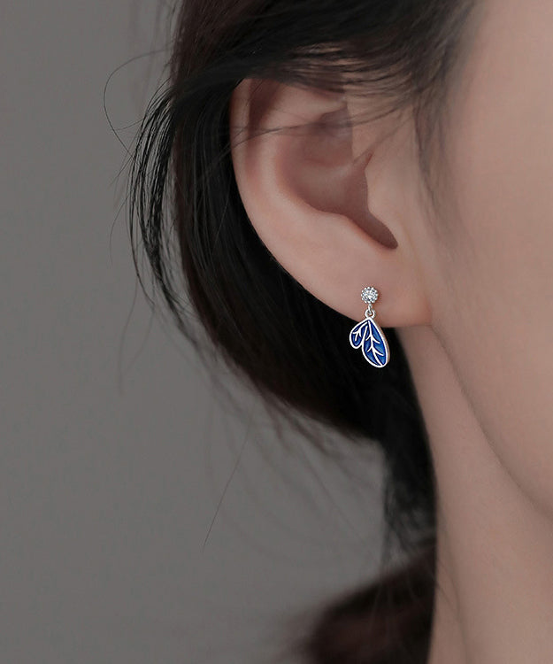 Pendientes de mariposa asimétricos con circonitas y seda moderna en plata de ley