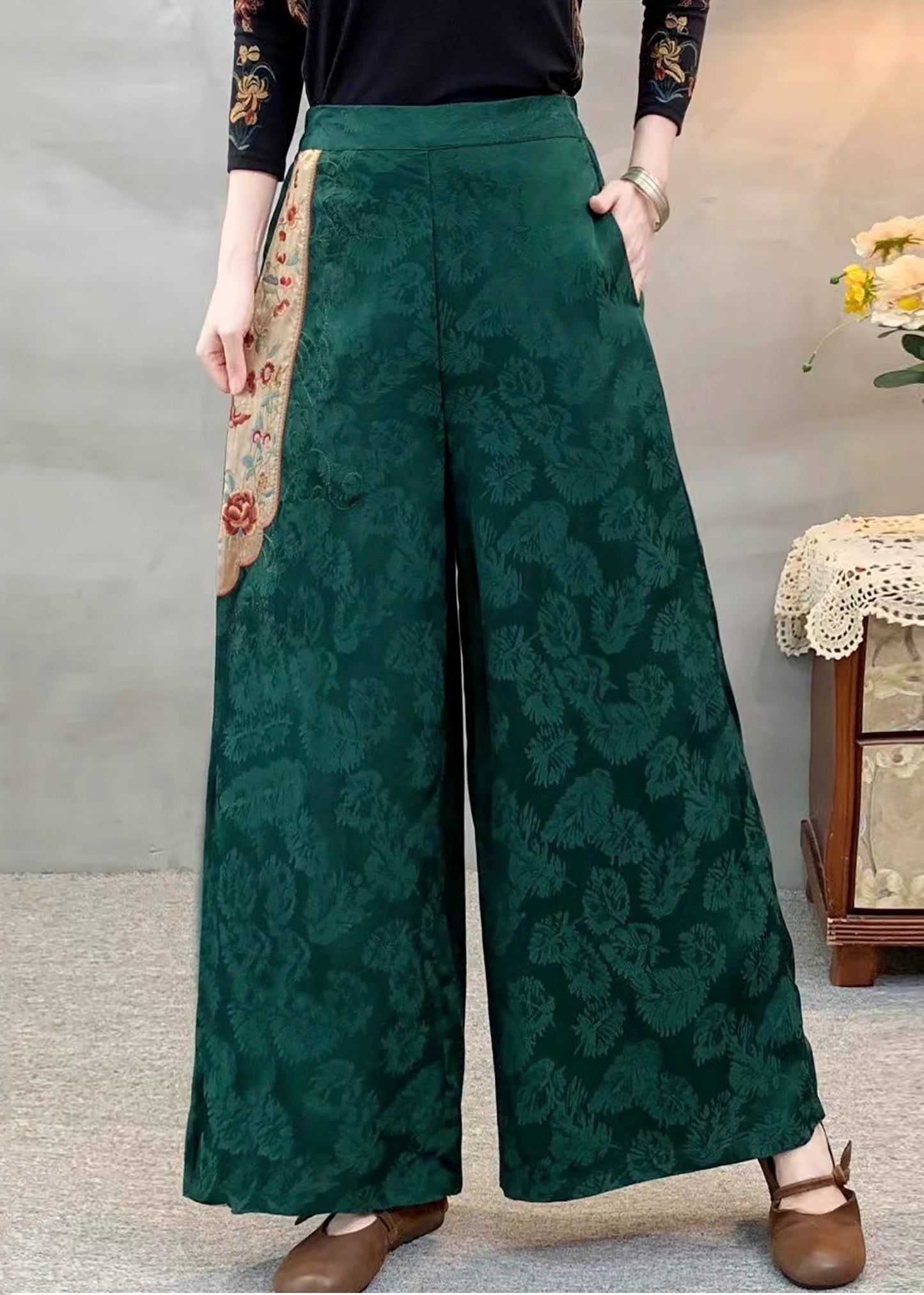 Pantalones rectos modernos de seda jacquard de gran tamaño en verde té para primavera