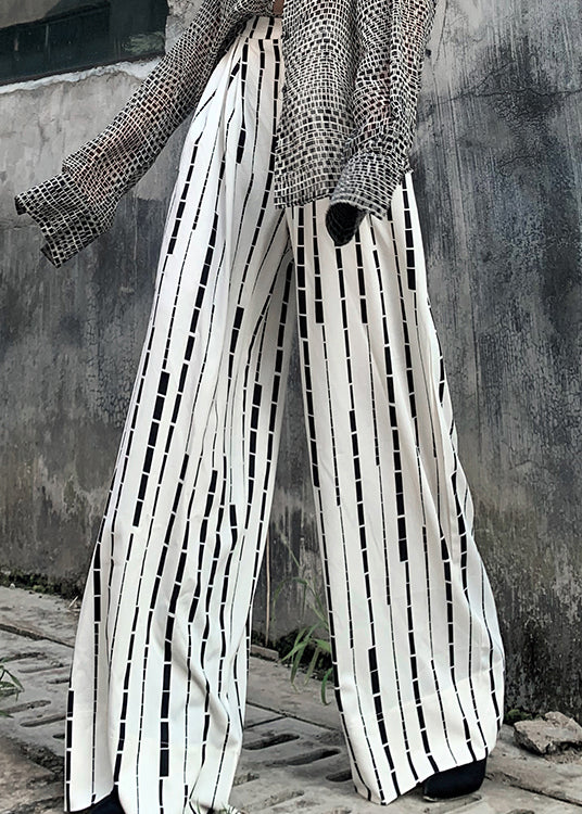 Moderne weiße asymmetrische Taschen gestreifte Baumwollhose Frühling