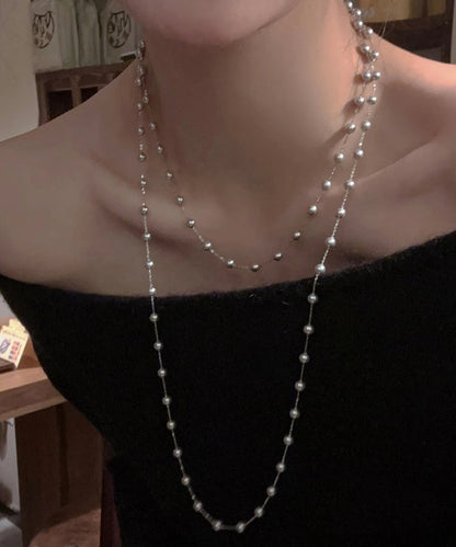 Collar moderno de cuentas gradadas con perlas de cristal Babysbreath blancas