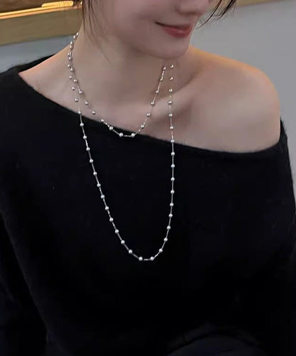 Collar moderno de cuentas gradadas con perlas de cristal Babysbreath blancas