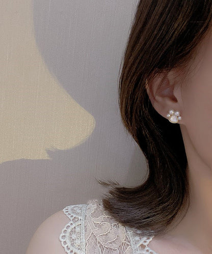 Moderne Ohrstecker aus weißer Kupferlegierung mit Perlmutt und Katzenpfotenmotiv