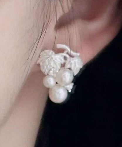 Pendientes modernos de cobre blanco dorado con perla de uva