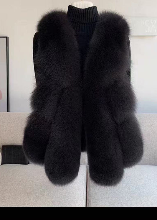 Moderne weiße Oversize-Weste aus Patchwork-Kunstfuchsfell für den Winter