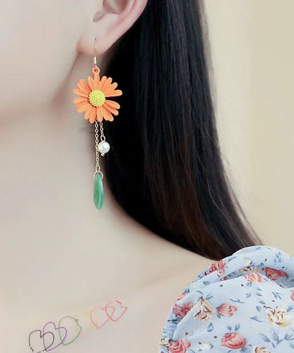 Moderne gelbe Ohrringe aus Sterlingsilber mit überzogener Perle und kleinen Gänseblümchen