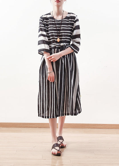 Moderne schwarz weiß gestreifte Leinenkleidung für Sommerkleid aus Baumwolle mit Bindegürtel
