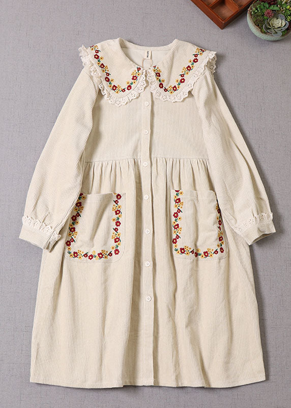 Naturbeiger Wintermantel aus Cord mit Blumenstickerei