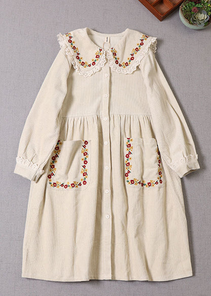 Naturbeiger Wintermantel aus Cord mit Blumenstickerei