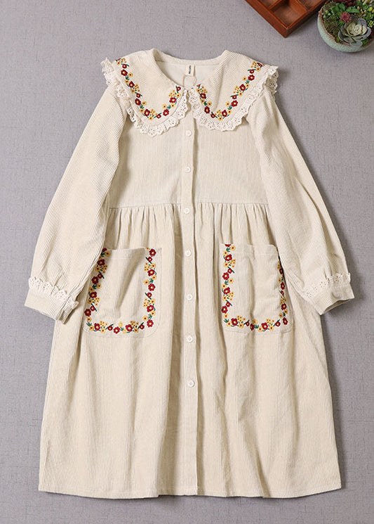 Naturbeiger Wintermantel aus Cord mit Blumenstickerei