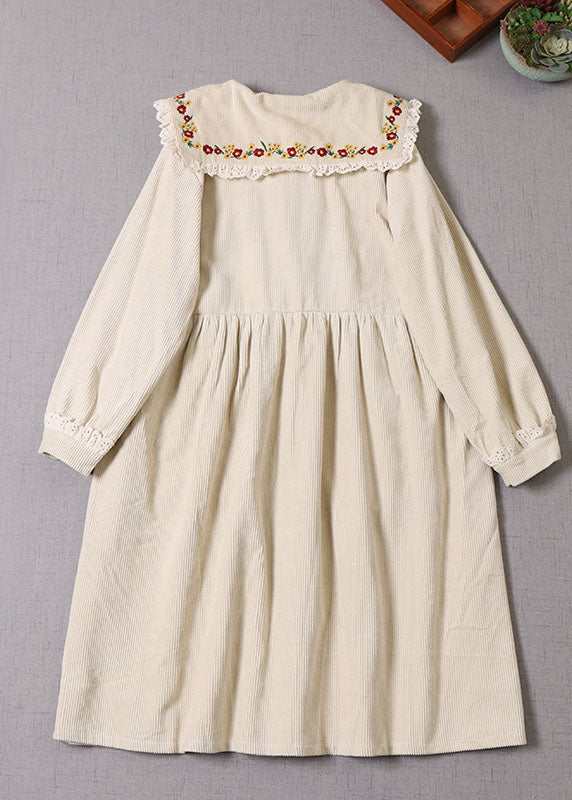 Naturbeiger Wintermantel aus Cord mit Blumenstickerei