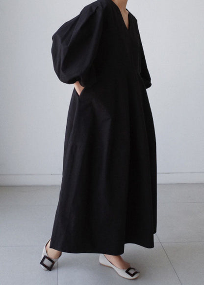 Naturschwarzes Partykleid aus Baumwolle mit V-Ausschnitt und Laternenärmeln