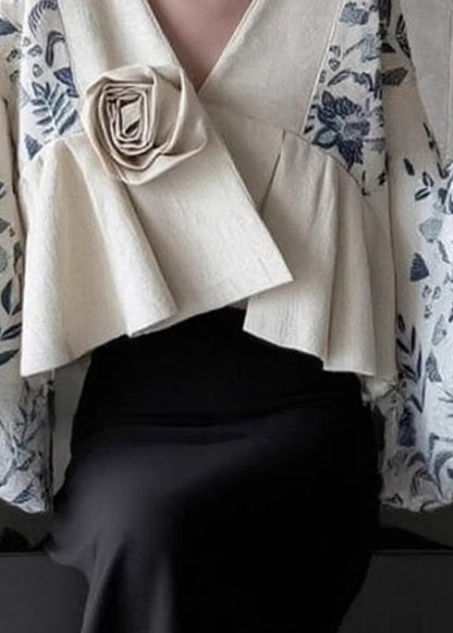 Blusa con cuello en V, estampado de patchwork y flores en bloques de color natural, mangas acampanadas