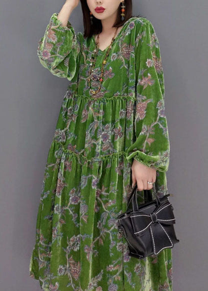 Naturgrünes Samtkleid mit V-Ausschnitt und Kapuze, Frühling