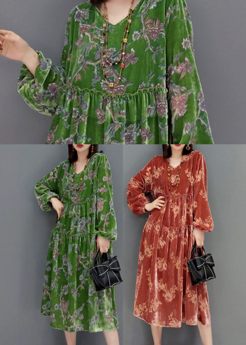 Naturgrünes Samtkleid mit V-Ausschnitt und Kapuze, Frühling