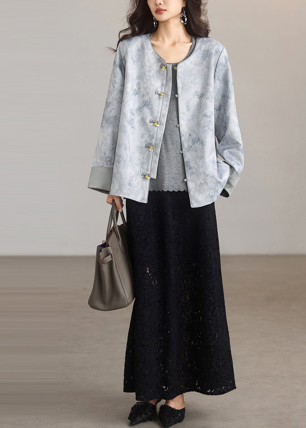 Naturgrauer Jacquard-Seidenmantel mit chinesischen Knöpfen, Frühlingsjacke