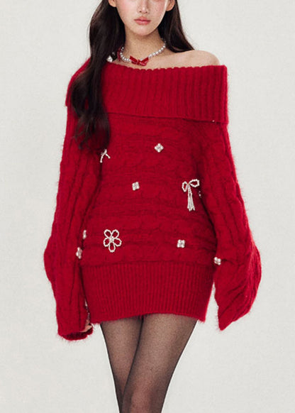 Natürlicher roter Pullover mit geschlitztem Halsausschnitt, Nagelperlen, dickem Baumwollstrick, Fledermausärmeln