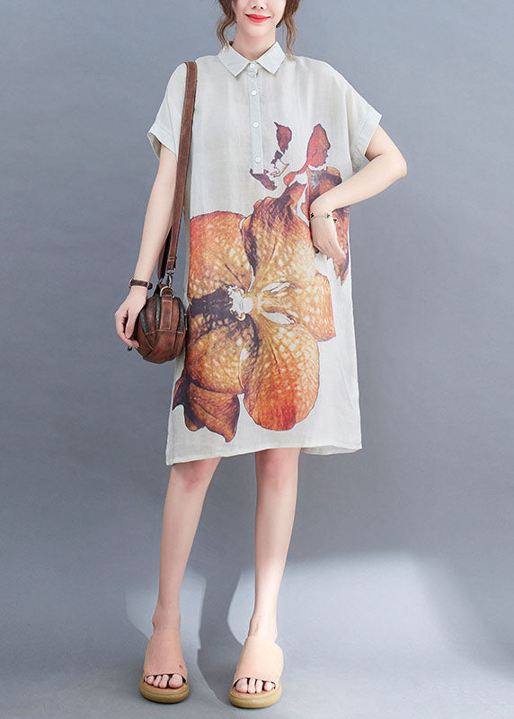 Naturweißes Sommerkleid mit PeterPan-Kragen und Knopfdruck