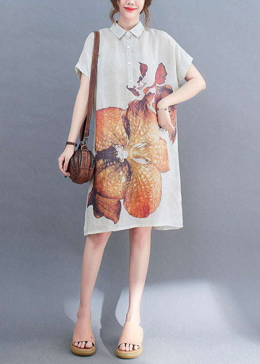 Naturweißes Sommerkleid mit PeterPan-Kragen und Knopfdruck