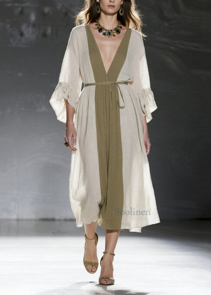 Sommerkleid aus naturweißer Baumwolle mit V-Ausschnitt und Patchwork-Design