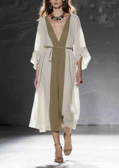 Sommerkleid aus naturweißer Baumwolle mit V-Ausschnitt und Patchwork-Design