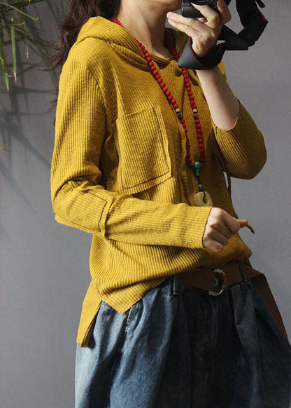 Naturgelbes, lässiges Strickoberteil mit Kapuze für den Herbst