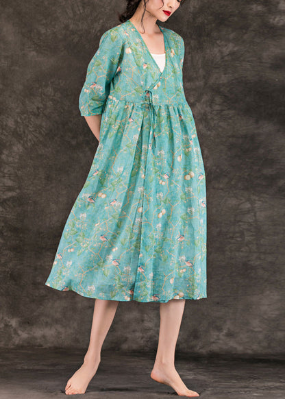 Leinenkleidung mit natürlichem grünem Aufdruck, stilvoller Ausschnitt mit V-Ausschnitt und Taillenbund, knielange Sommerkleider