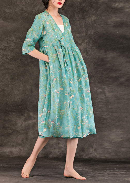 Leinenkleidung mit natürlichem grünem Aufdruck, stilvoller Ausschnitt mit V-Ausschnitt und Taillenbund, knielange Sommerkleider