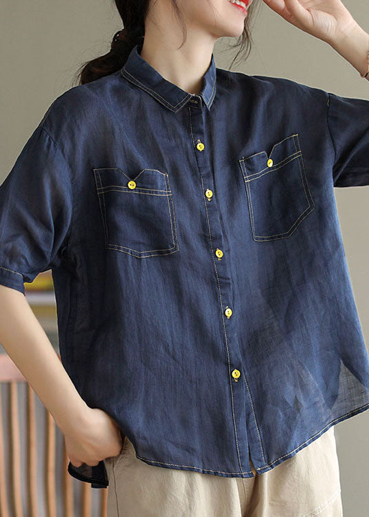 Camisa de algodón con patchwork azul marino y cuello Peter Pan con bolsillos para verano