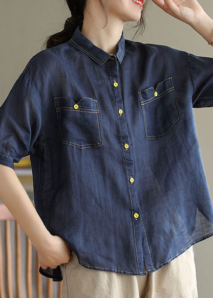 Camisa de algodón con patchwork azul marino y cuello Peter Pan con bolsillos para verano