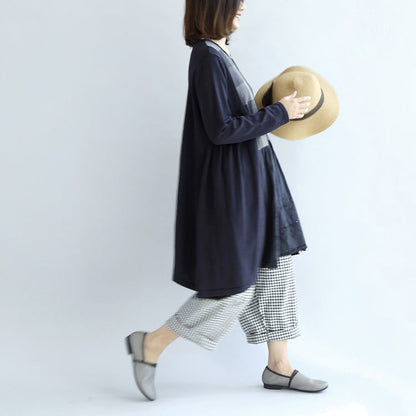 Marineblaues kariertes Baumwollkleid mit langen Ärmeln, Umstandskleid im Casual-Stil