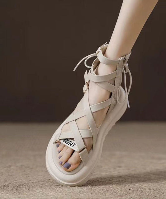 Neue apricotfarbene, ausgehöhlte Peep-Toe-Sandalen mit Schnürung und Römersandalen